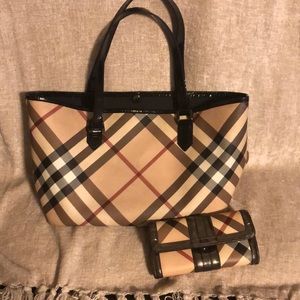 Authentic Burberry purse and wallet. GUC